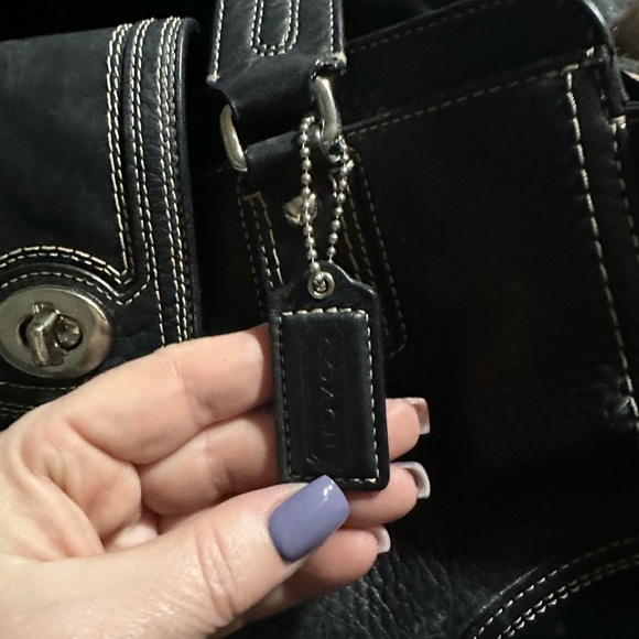 Black Coach bag with burgundy lining - Picture 10 of 13